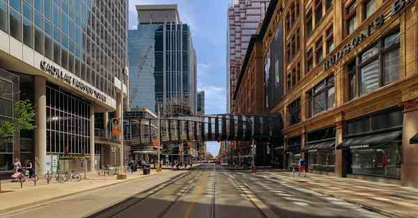 展厅互动怎么做的